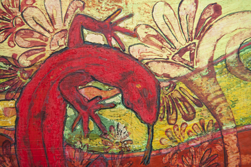 czerwona jaszczurka na tle motywu roślinnego; fragment portretu duszy