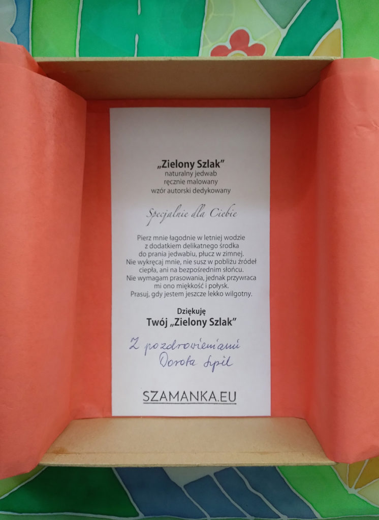 instrukcja prania dołączona do jedwabnej chusty