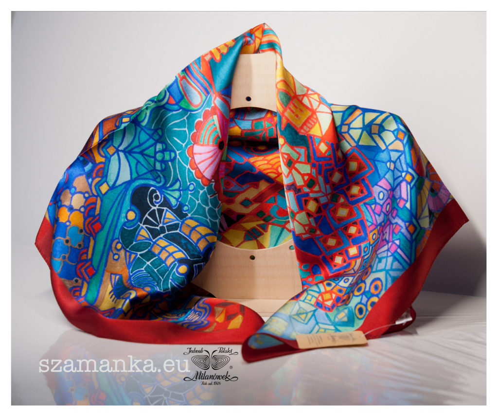 wersja apaszki Lunapark z bordiurą czerwoną na stojaku